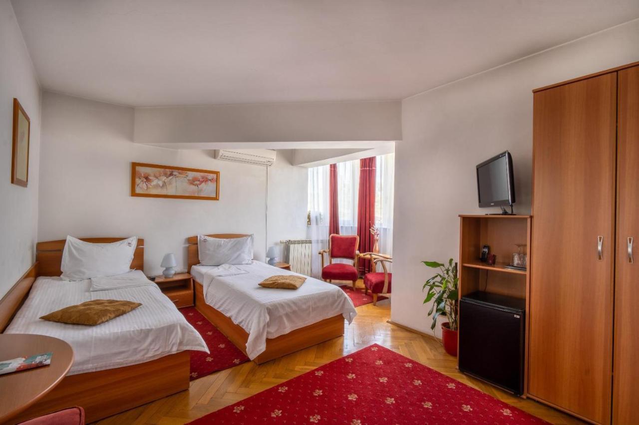 Villa-Hotel Escala Kaloşvar Dış mekan fotoğraf