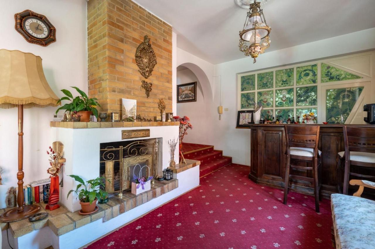 Villa-Hotel Escala Kaloşvar Dış mekan fotoğraf