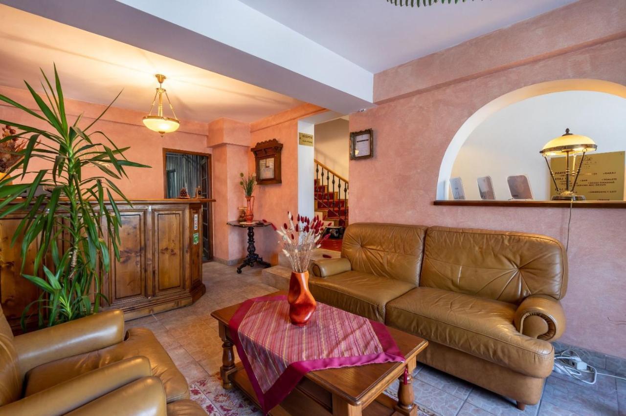 Villa-Hotel Escala Kaloşvar Dış mekan fotoğraf