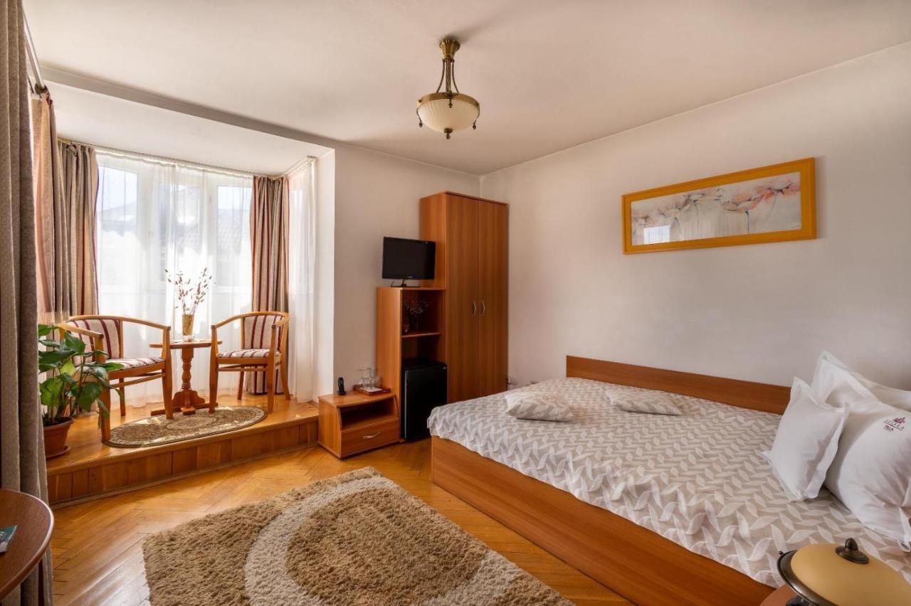 Villa-Hotel Escala Kaloşvar Dış mekan fotoğraf