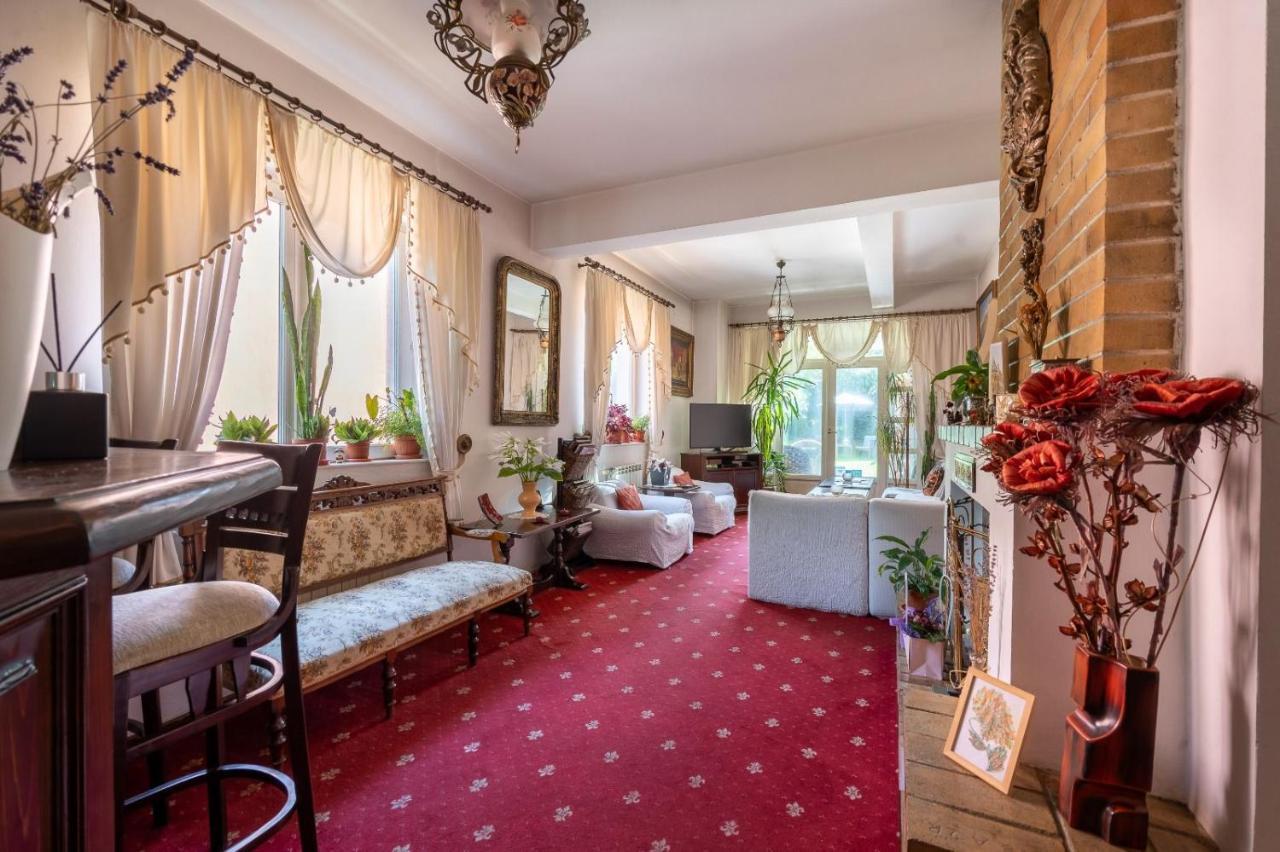 Villa-Hotel Escala Kaloşvar Dış mekan fotoğraf