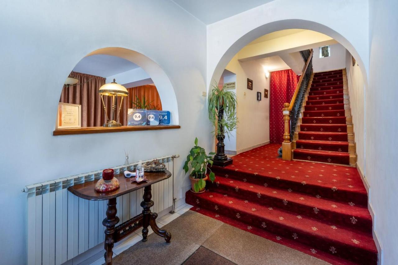 Villa-Hotel Escala Kaloşvar Dış mekan fotoğraf