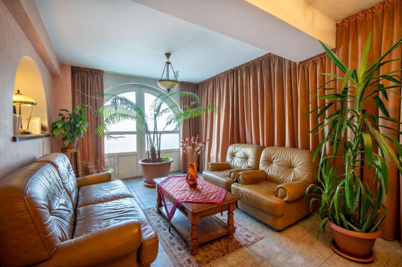 Villa-Hotel Escala Kaloşvar Dış mekan fotoğraf