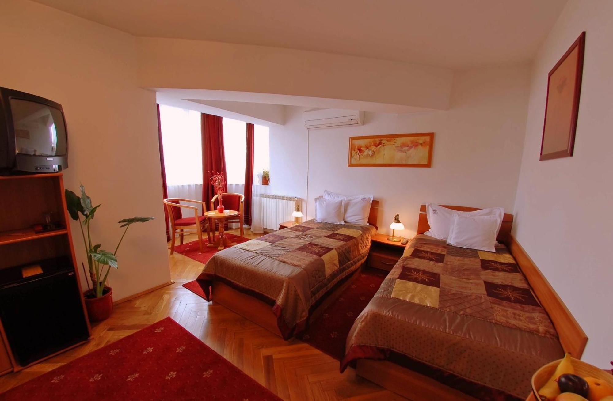 Villa-Hotel Escala Kaloşvar Dış mekan fotoğraf