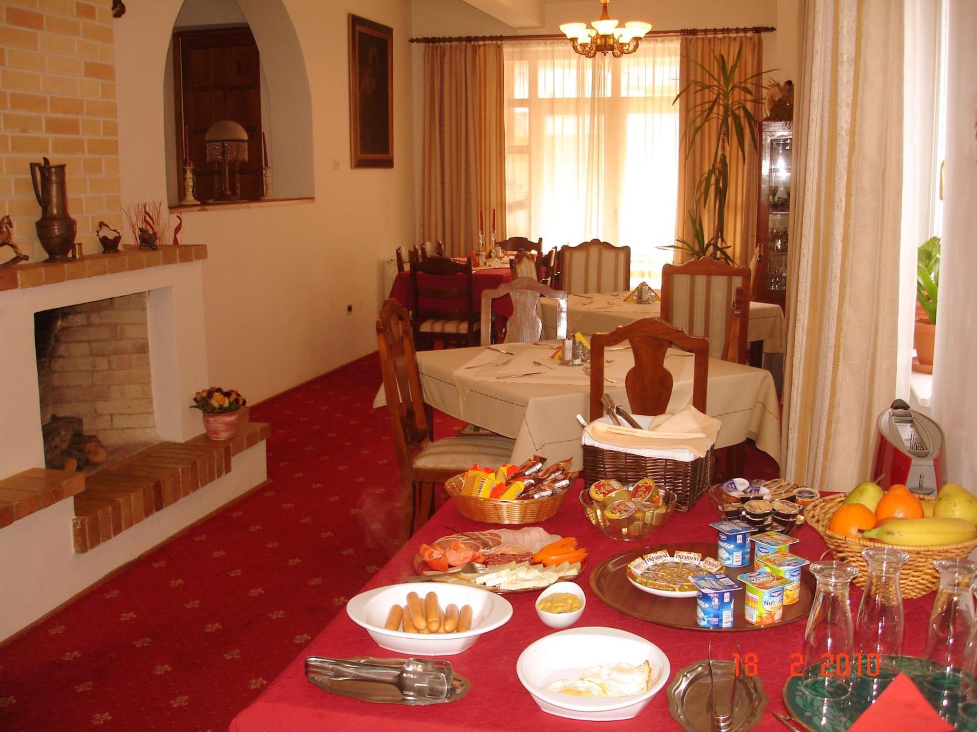 Villa-Hotel Escala Kaloşvar Dış mekan fotoğraf