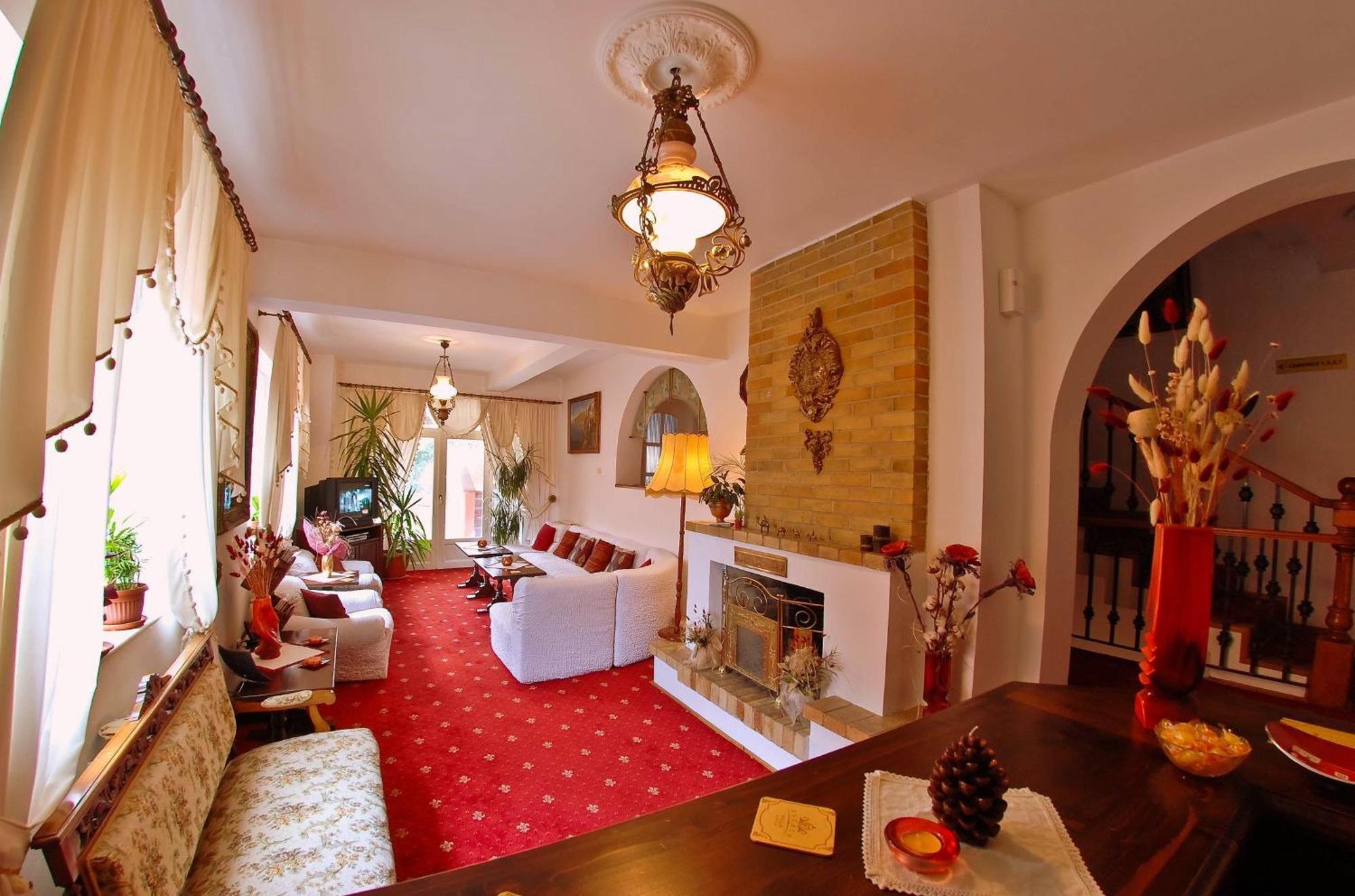 Villa-Hotel Escala Kaloşvar Dış mekan fotoğraf
