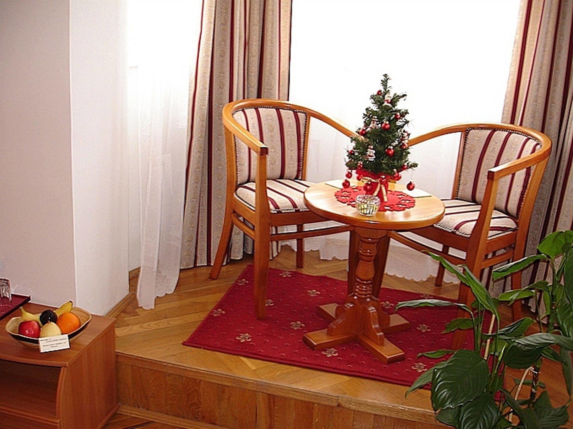 Villa-Hotel Escala Kaloşvar Dış mekan fotoğraf