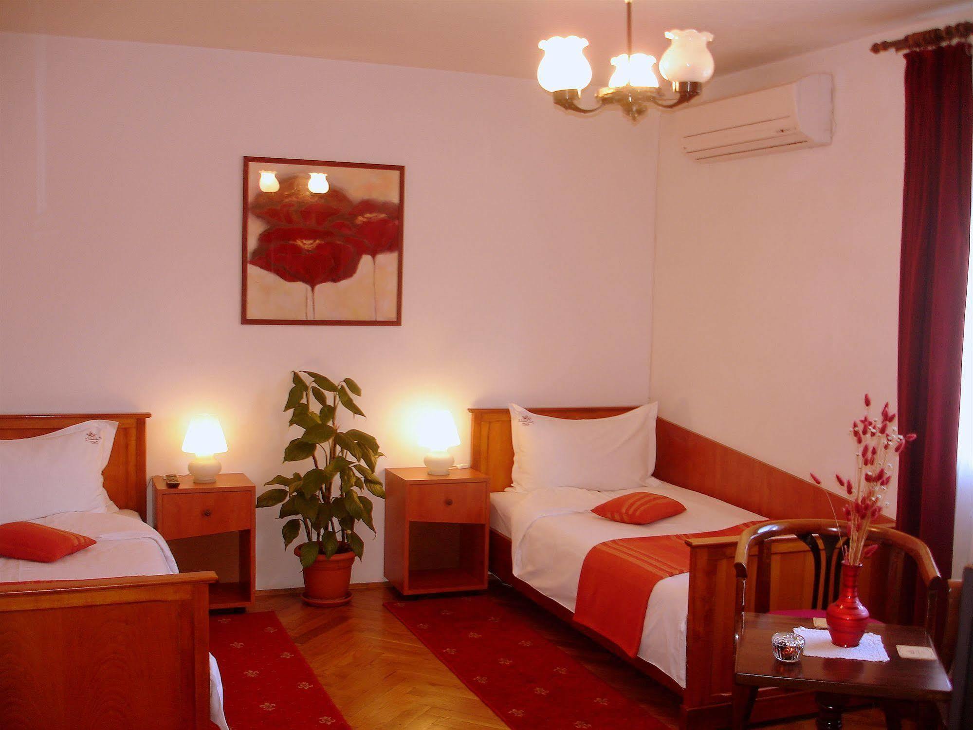 Villa-Hotel Escala Kaloşvar Dış mekan fotoğraf