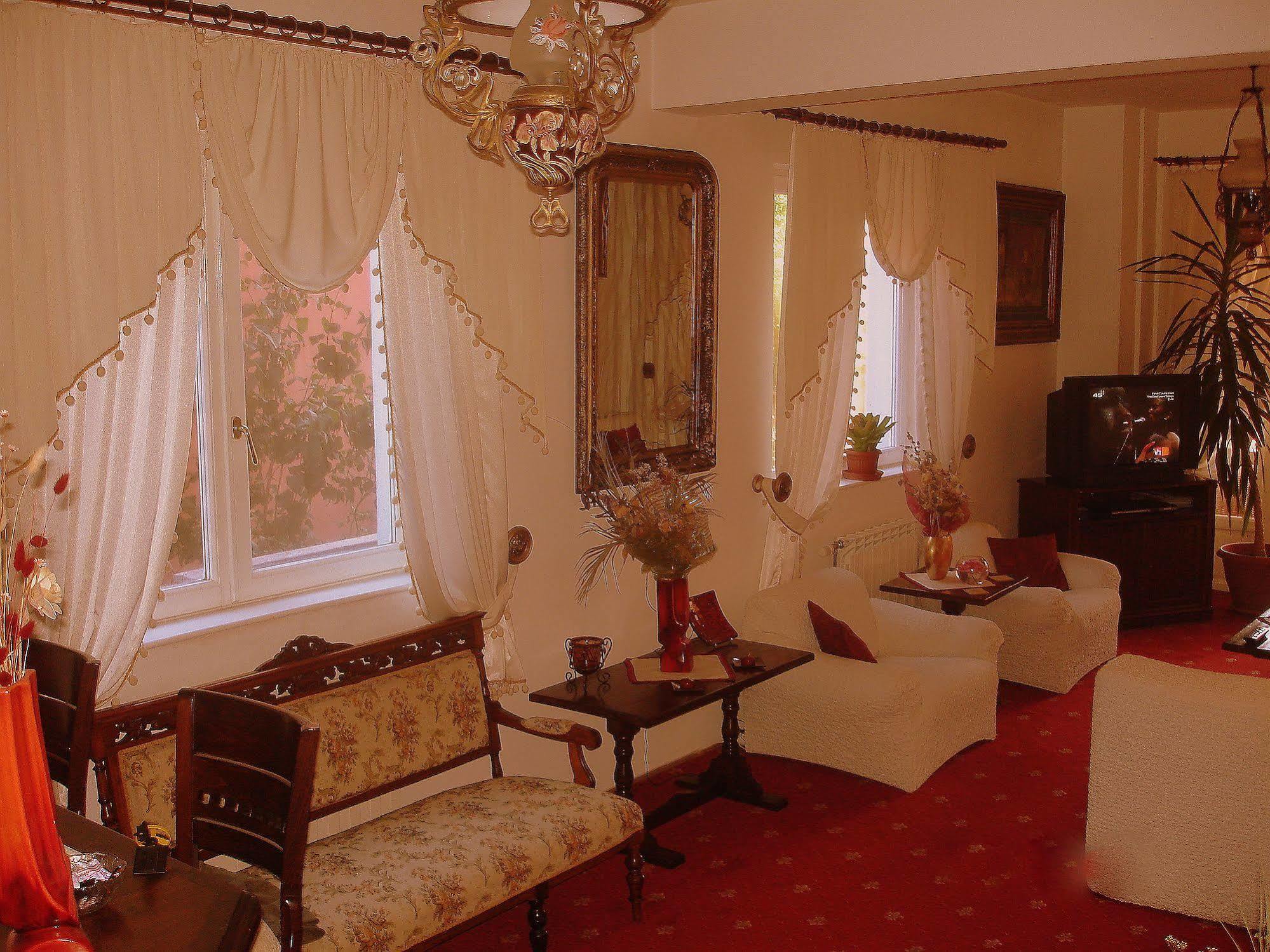 Villa-Hotel Escala Kaloşvar Dış mekan fotoğraf